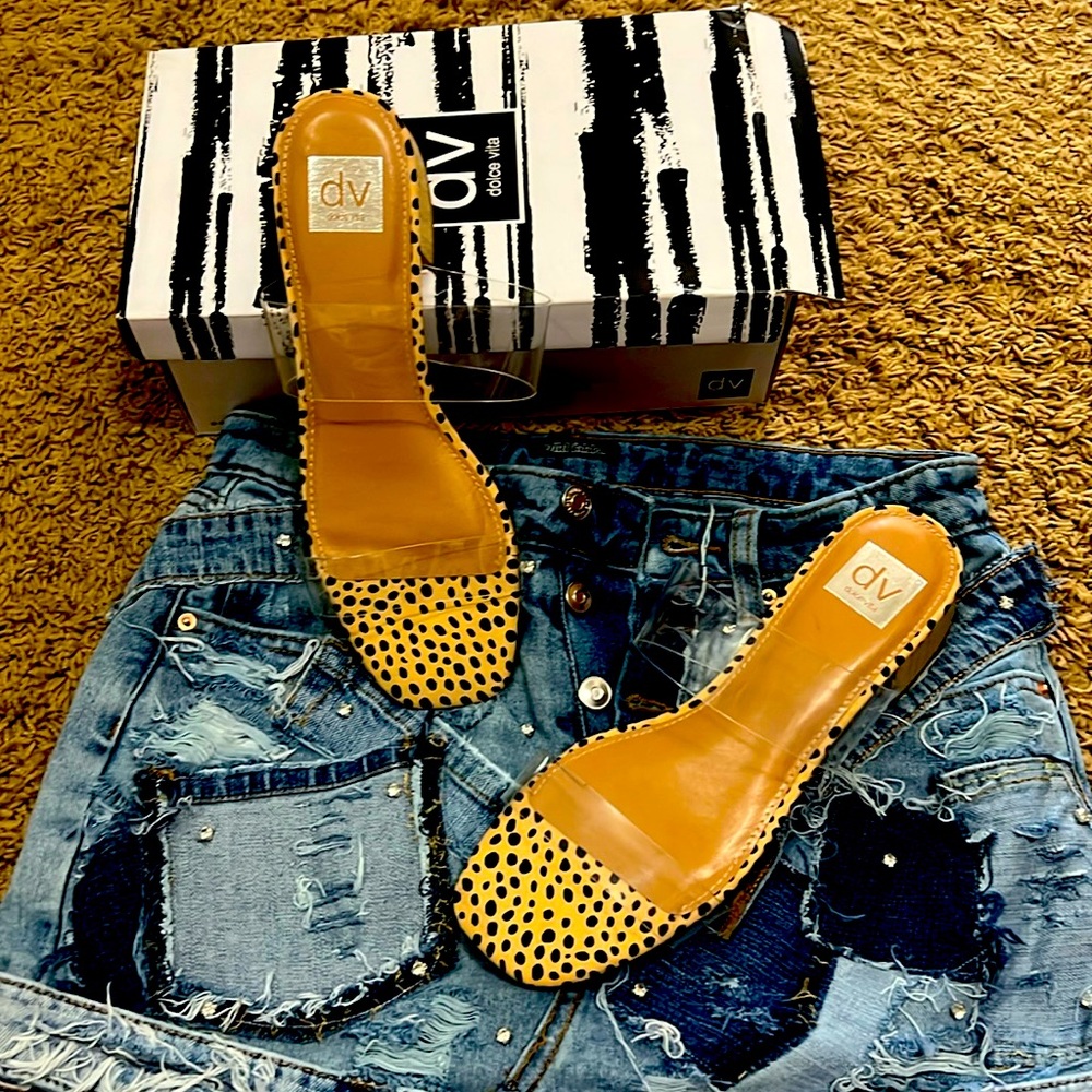 🩴 🏖️ ♥️ Beautiful leopard print sandals with invisible top straps